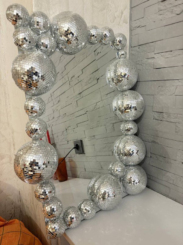 Зеркало с диско-шарами 2