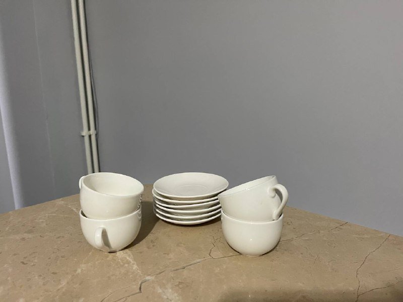 Тарелки, ножи, дуршлаг, кастрюли, кофейный сервиз 8