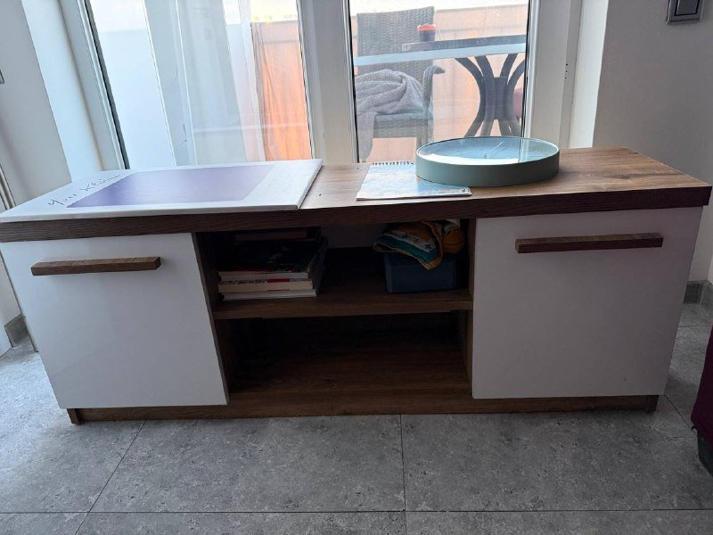 огромный шкаф, тумба под телевизор, микроволновка, шкаф с зеркалом 5
