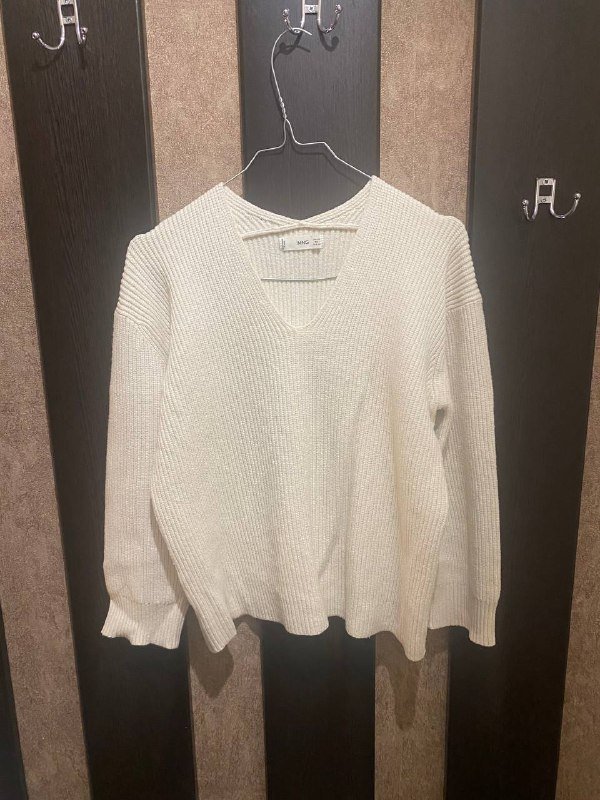 Кофта Mango молочного цвета