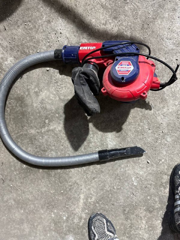 Строительный маленький пылесос