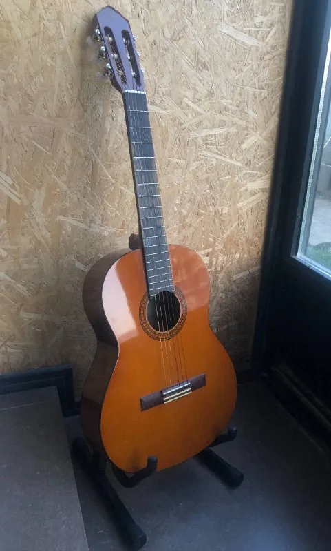 Классическая гитара Yamaha CS40 1