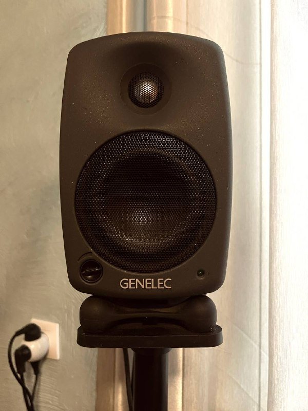 Мониторы Genelec 8020B, Наушники AUDEZE LCD-X, Звуковая карта RME Fireface UC, Midi интерфейс M-Audio Midiman