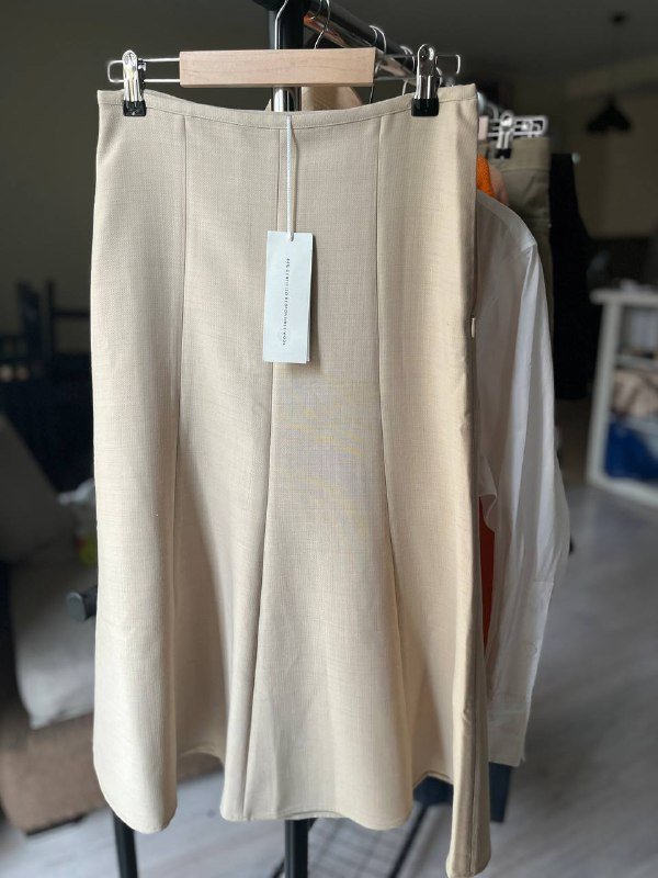 майка Uniqlo, юбки, рубашка Calvin Klein, платье Zara, свитер Zara, ботинки Timberland 5