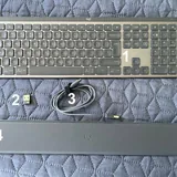 клавиатура Logitech MX Keys, наушники Beyerdynamic, стул IKEA 2