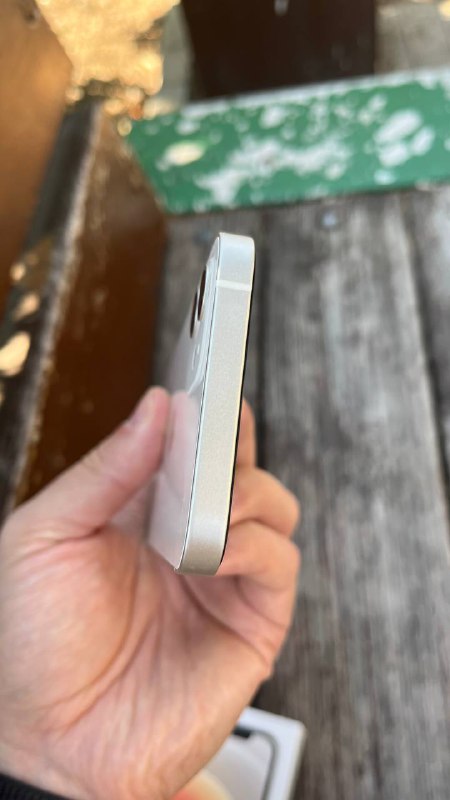 iPhone 12 64GB белый с чехлами и коробкой 5