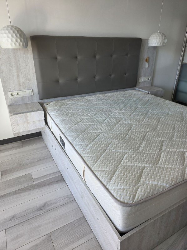 Кровать с мягким изголовьем, тумбочки, ортопедический матрас Yatas Project 2