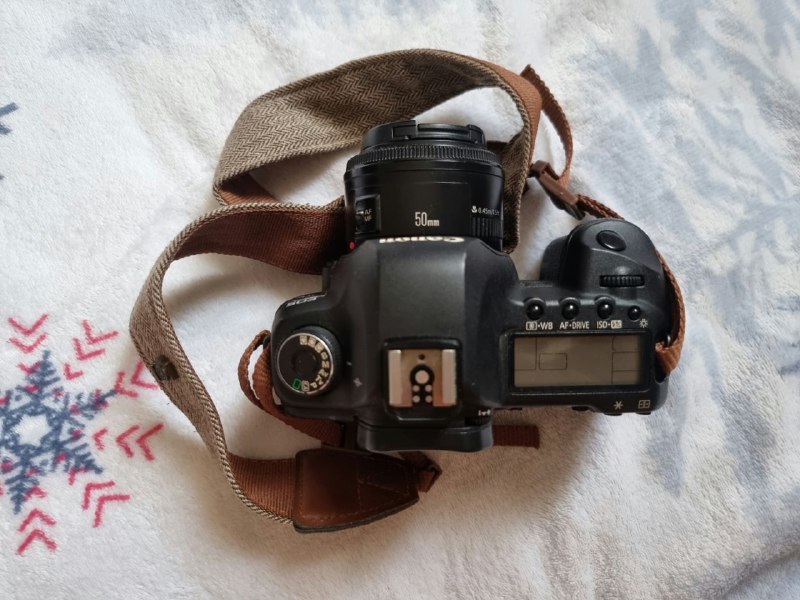 Фотокамера Canon 5d mark ll с объективом 50/1.8, картой памяти, зарядным устройством и сумкой 3