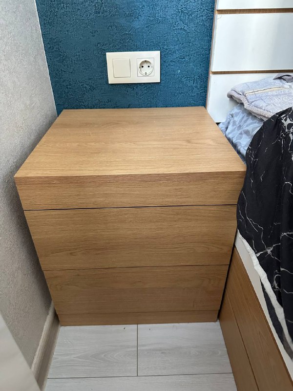 Прикроватные тумбы две штуки