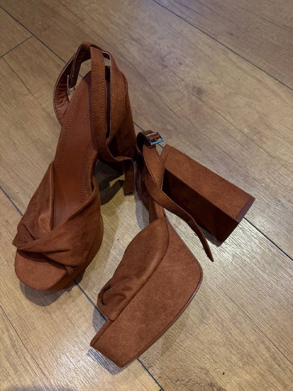 Балетки H&M, босоножки Stradivarius, туфли-мюли RINASCIMENTO 3