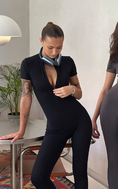 Женский комбинезон лосинами с коротким рукавом