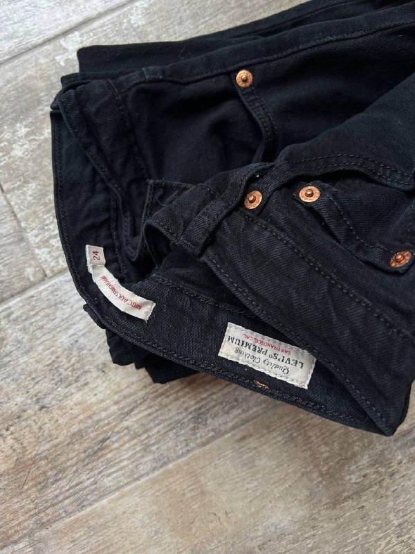 Женские джинсы Levi’s черные классические 4