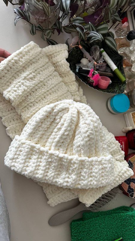 Комплект шапочка и шарфик, противень с решеткой, эспандер, ремешок для часов, перчатки для спорта, мужские аквашузы