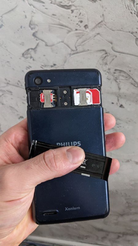 Телефон Philips Xenium на две сим-карты