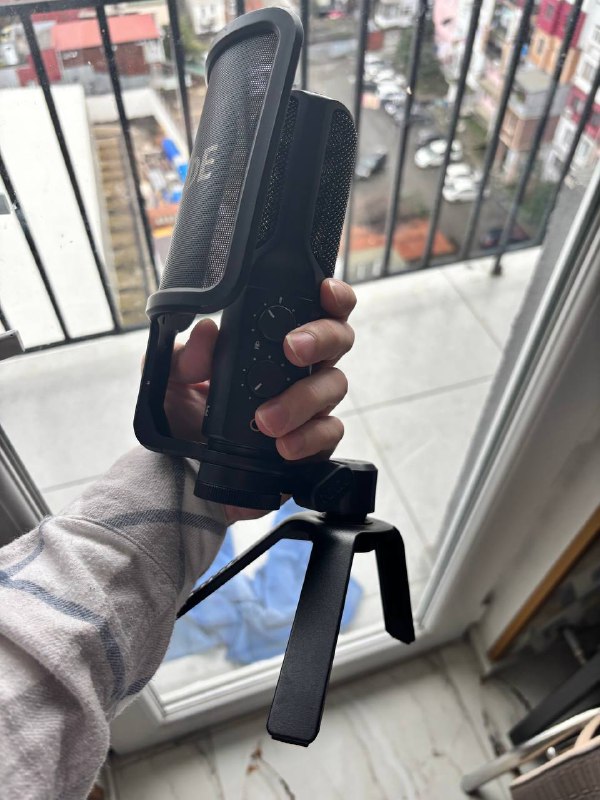 JBL 306 MKII, Focusrite audio interface, Rode NT USB microphone 5