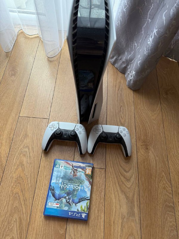 Sony PlayStation 5 с дисководом, 2 геймпада, диск