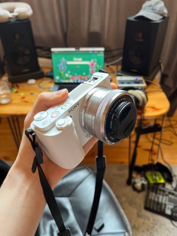 Sony ZV-E10 камера с объективом 16-50mm и комплектом аксессуаров