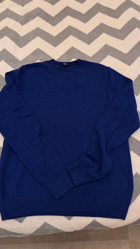 Свитер Uniqlo, свитер COS, пальто Pinko, брюки темно-синие Uniqlo