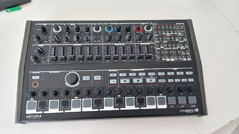 Цифровая книжка Supernote A6X2, 3D мышка 3dconnexion, синтезатор Arturia Minibrute 2s 3
