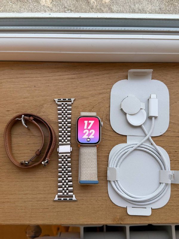 Apple Watch Series 9, оригинальный ремешок и зарядный провод 2