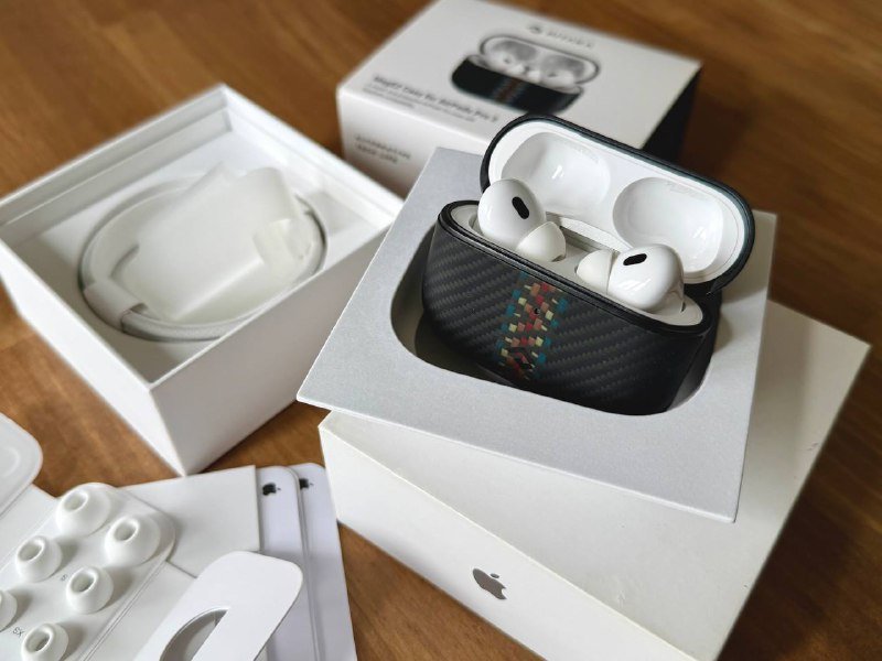 Apple AirPods Pro 2 Type-C с чехлом PITAKA MagEZ 2