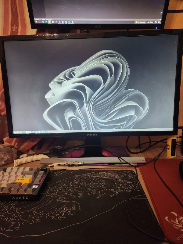Монитор Samsung U28E590D 28" 4K UHD