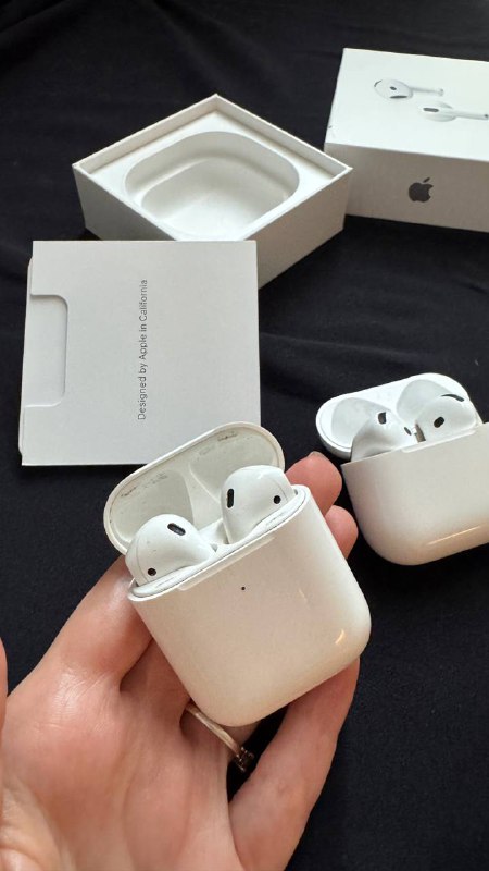 Apple AirPods 2 и AirPods 4 3
