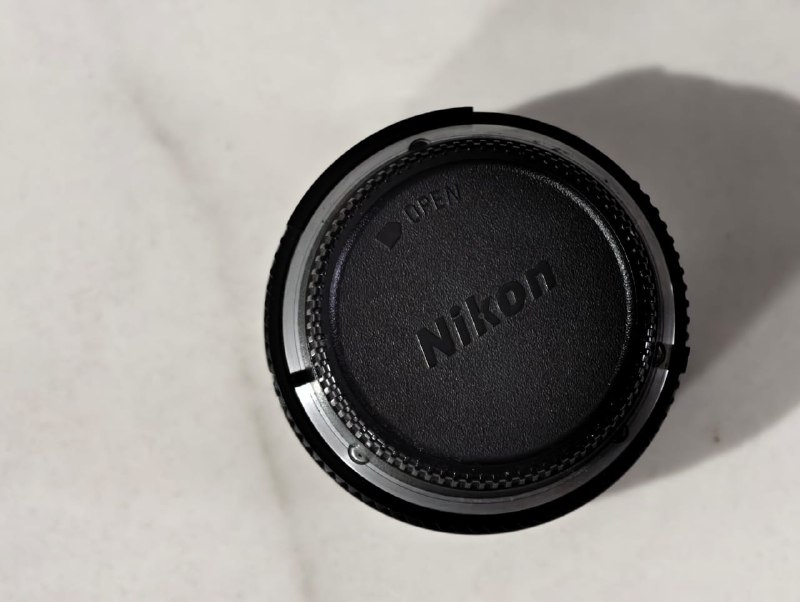 Вспышка MEtz 54 z4, стол круглый, объектив Nikon, рубашка, клавиатура, фляга, газовый клапан, подушка, колонки, чайник, сумка, обувница, этажерка, штопор 5