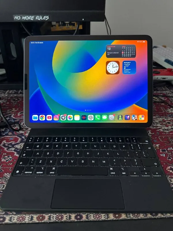 iPad Air 5го поколения, Magic Keyboard 1