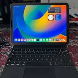 iPad Air 5го поколения, Magic Keyboard 1