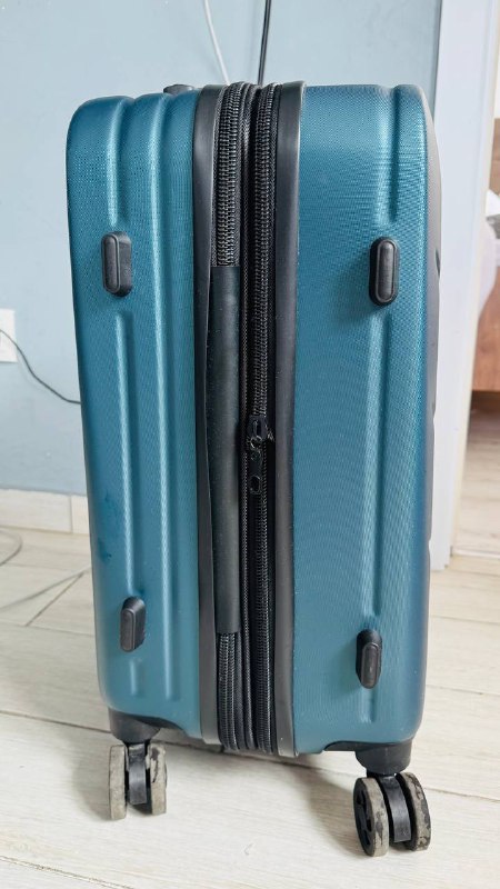 Чемодан для ручной клади из поликарбоната 2