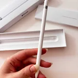 Apple Magic Keyboard Folio, Apple Pencil 1