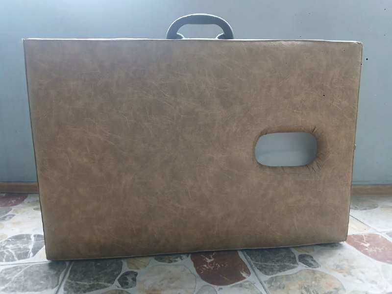 Массажный стол складной с отверстием для головы