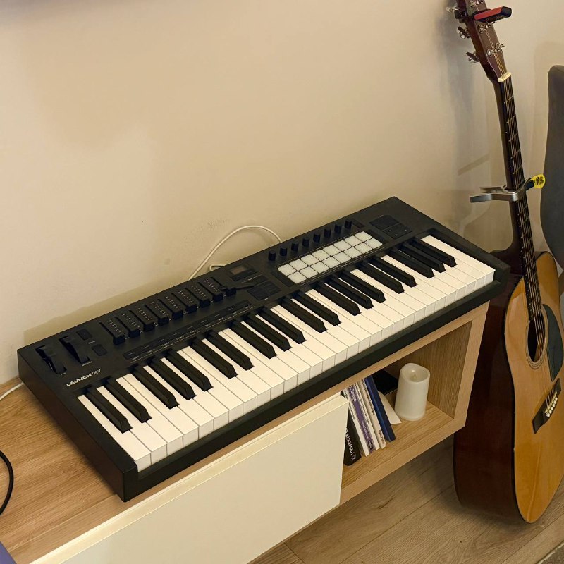 Novation Launchkey 49 MK4 MIDI контроллер 2