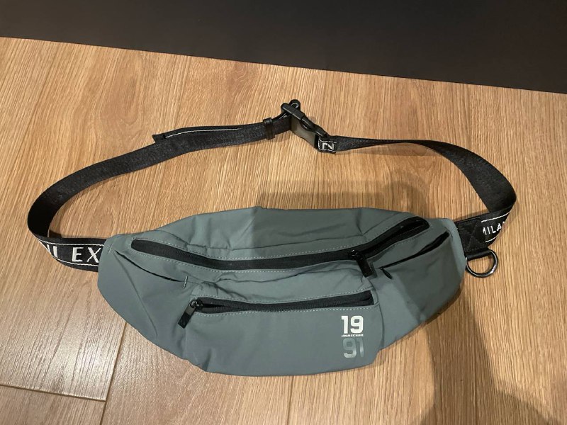 Оригинальная сумка Armani новая, не носили