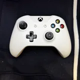 Zara, AirPods, Xbox Controller, подик 3