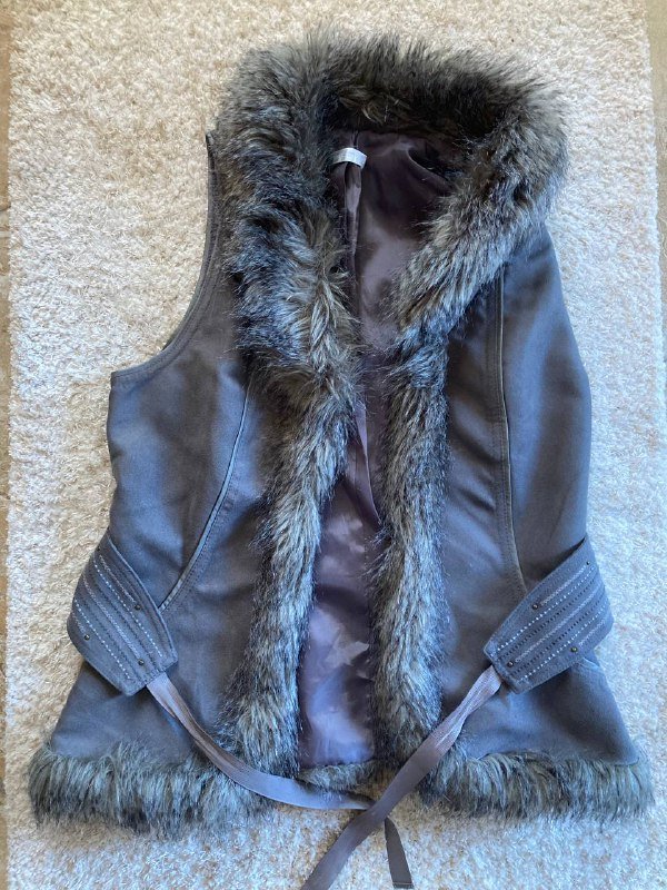 Жилет искусственный, шапки и митенки