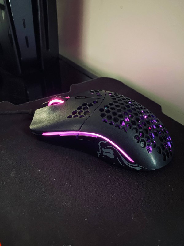 Игровая проводная мышь Glorious Model O