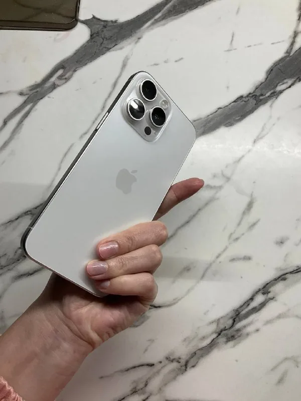 iPhone 15 Pro Max, 256 GB 1