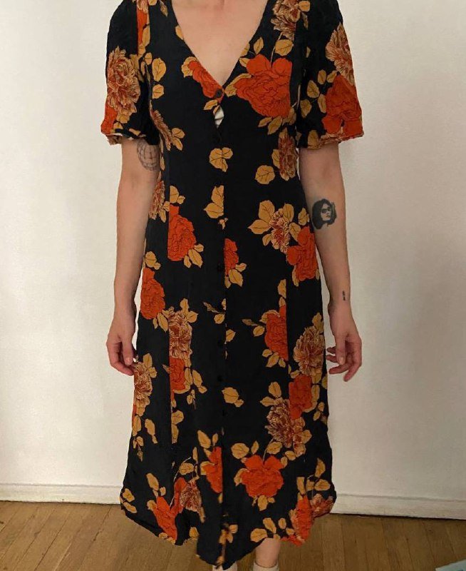 Тапочки Zara, платье, штаны для хайкинга, джинсовая шляпа, кожаная кепа 2