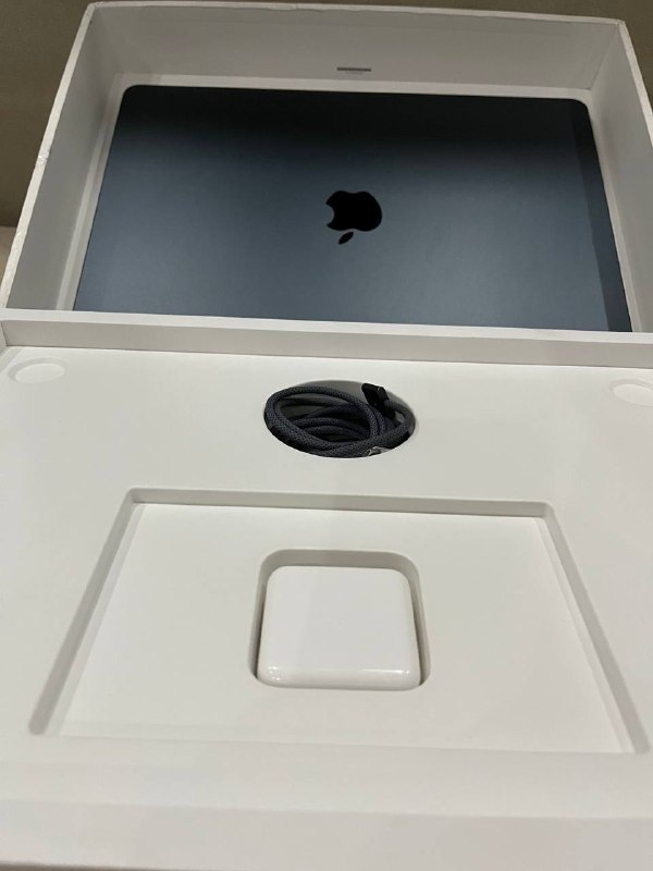 MacBook Air 15" M3 8GB 256GB Midnight 3
