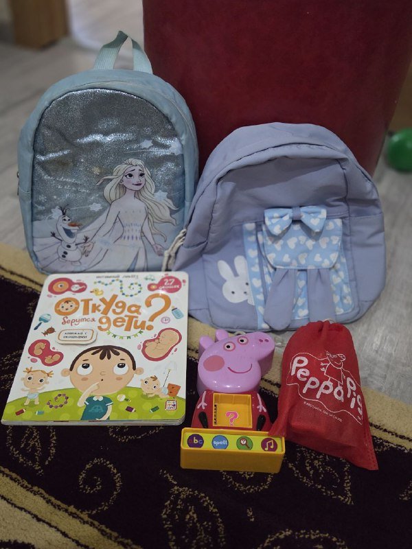 Два детских рюкзака, книга и игрушка Пеппа Пиг
