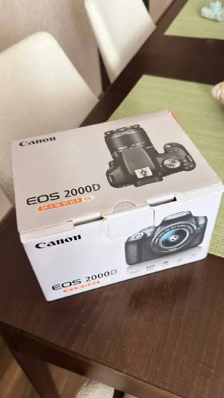Canon EOS 2000D 1