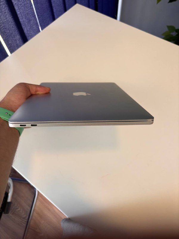 MacBook Pro 2017 i5 8GB 256GB 3