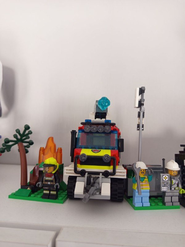 Лего: полицейский участок, машины, фотоаппарат, пожарная машина, Марвел, самолёт 6