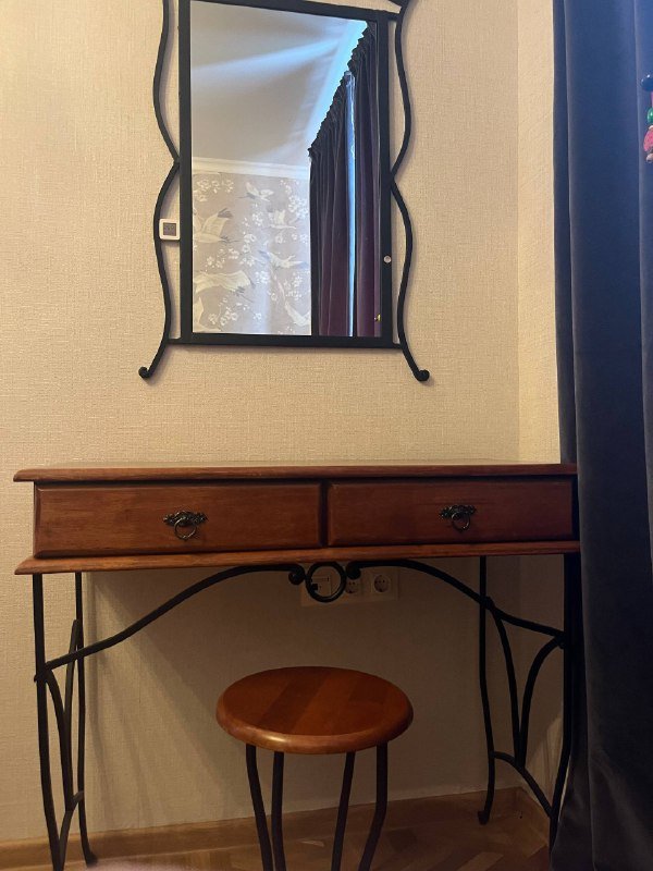 Туалетный столик со стулом и зеркалом 3