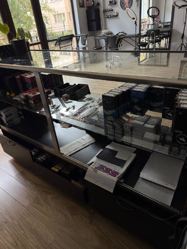 витрина, стеллаж, ресепшен 3