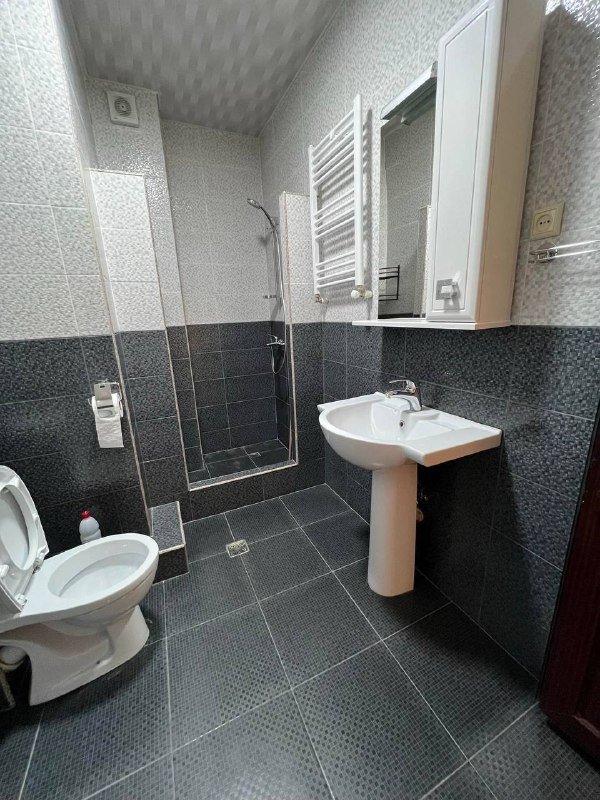 3х комнатная квартира с 2 спальнями в Батуми, аренда 8