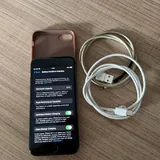 iPhone 8 64GB с чехлом и двумя кабелями 4