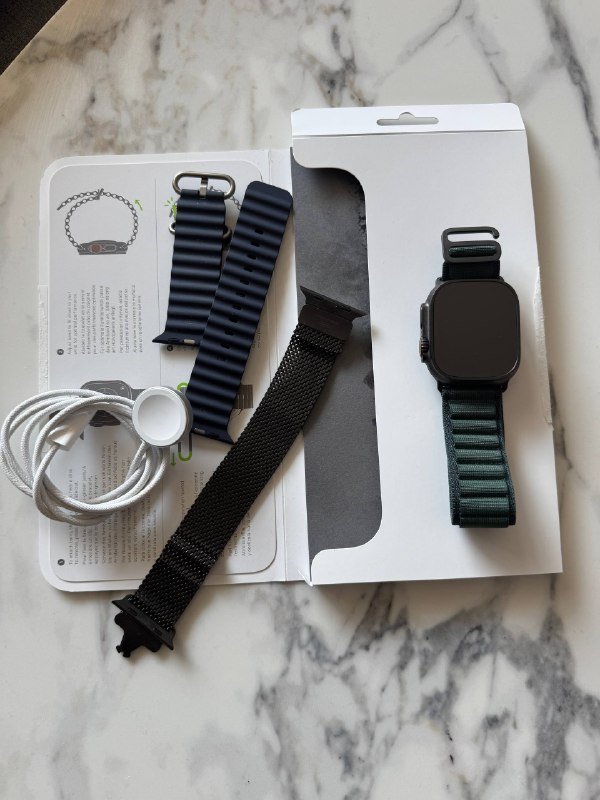 Apple Watch Ultra 3 с тремя ремнями